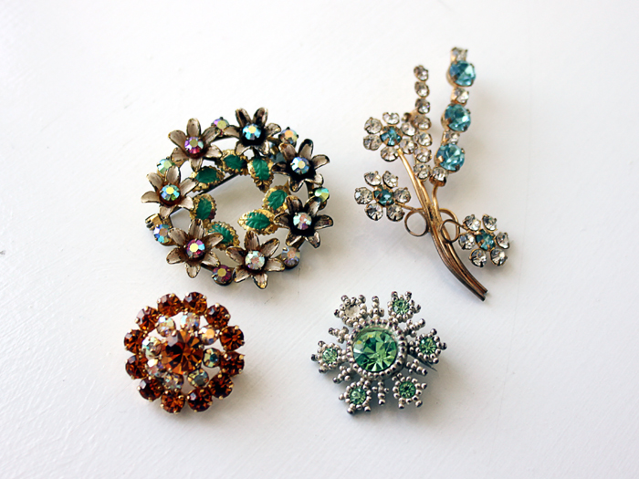 Antique costume brooches sales
