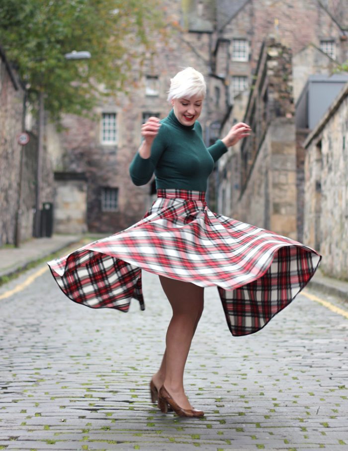 1950s-circle-skirt-twirling