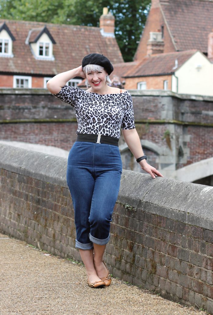 https://www.lipsticklettucelycra.co.uk/wp-content/uploads/2016/10/Denim-capri-pants-outfit-700x1037.jpg