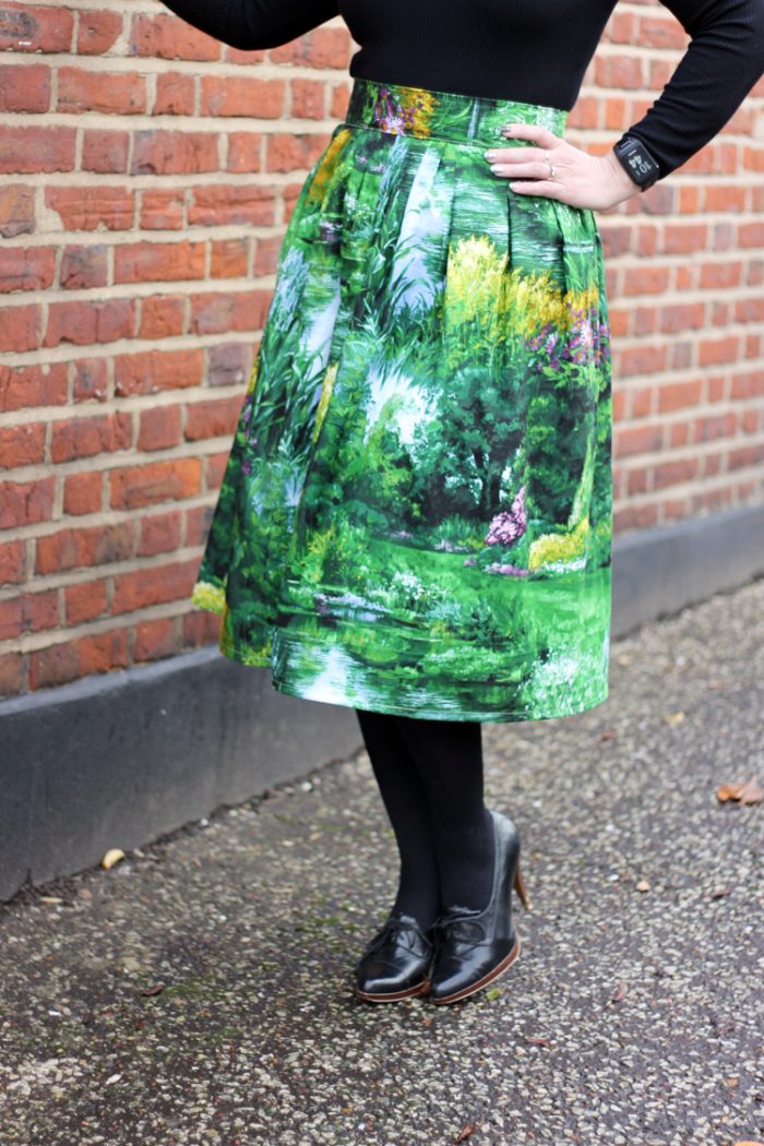 green-novelty-print-midi-skirt
